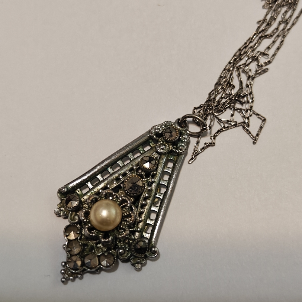 Elegant Antique Silver Tone Pendant Necklace